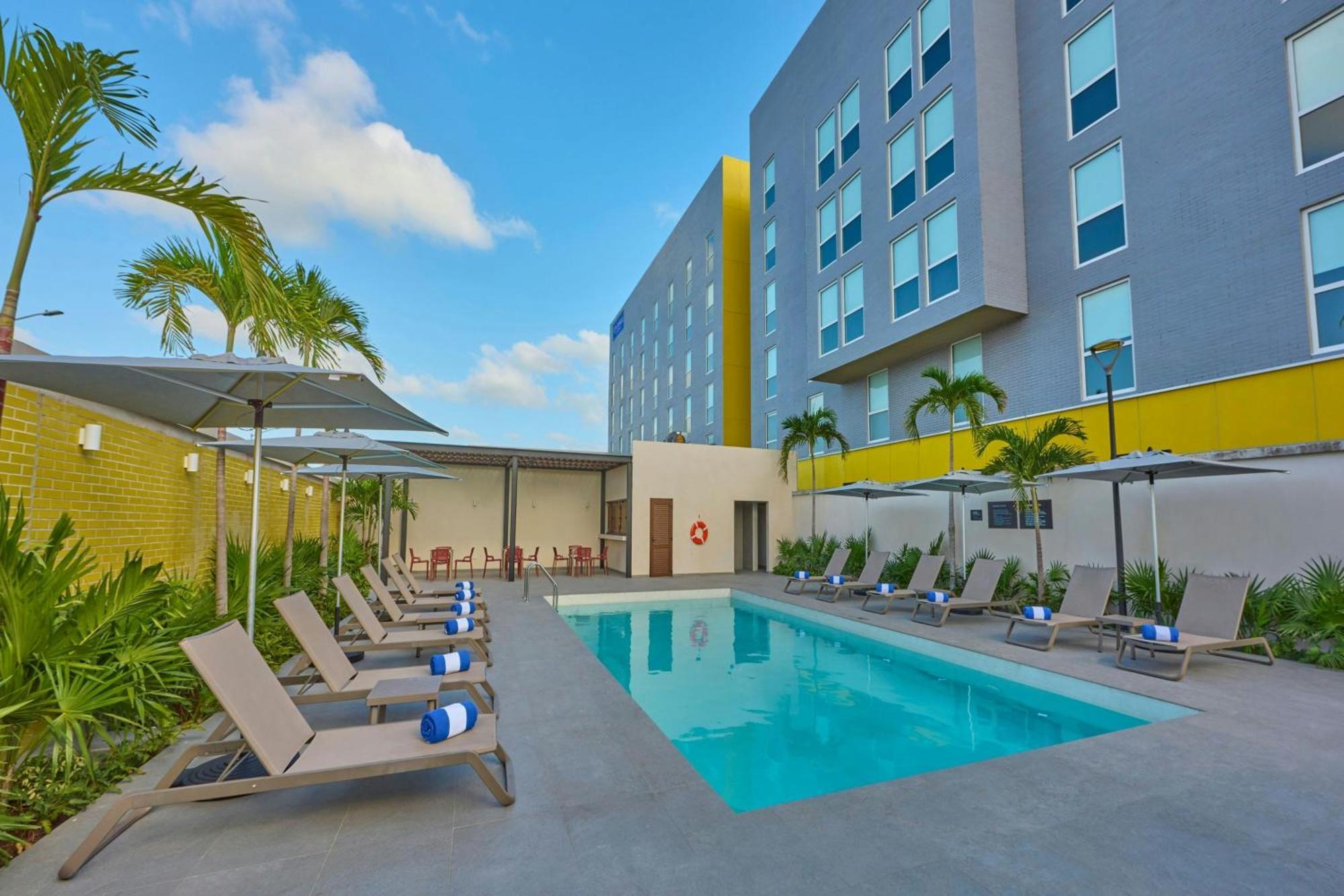 City Express By Marriott Cancun Aeropuerto Alfredo V. Bonfil Exterior photo